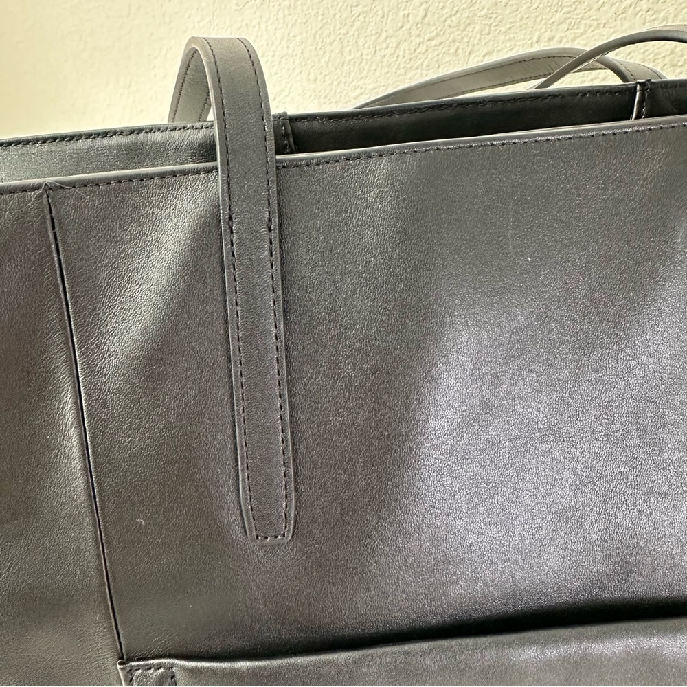 TUMI Everyday Tote Bag Voyageur Leather in Black - Picture 5 of 10